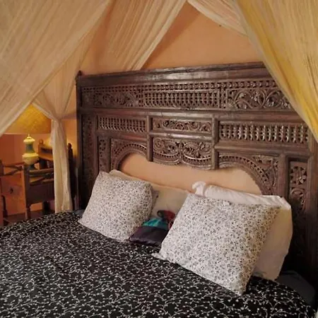 Sleeps 2 Pool Wifi Apartment
