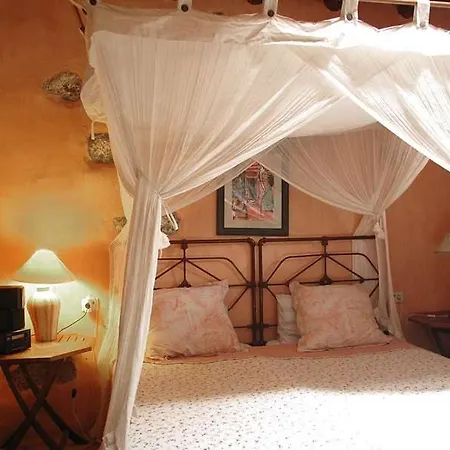 Sleeps 2 Pool Wifi Apartment
