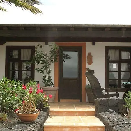Sleeps 2 Pool Wifi Apartment